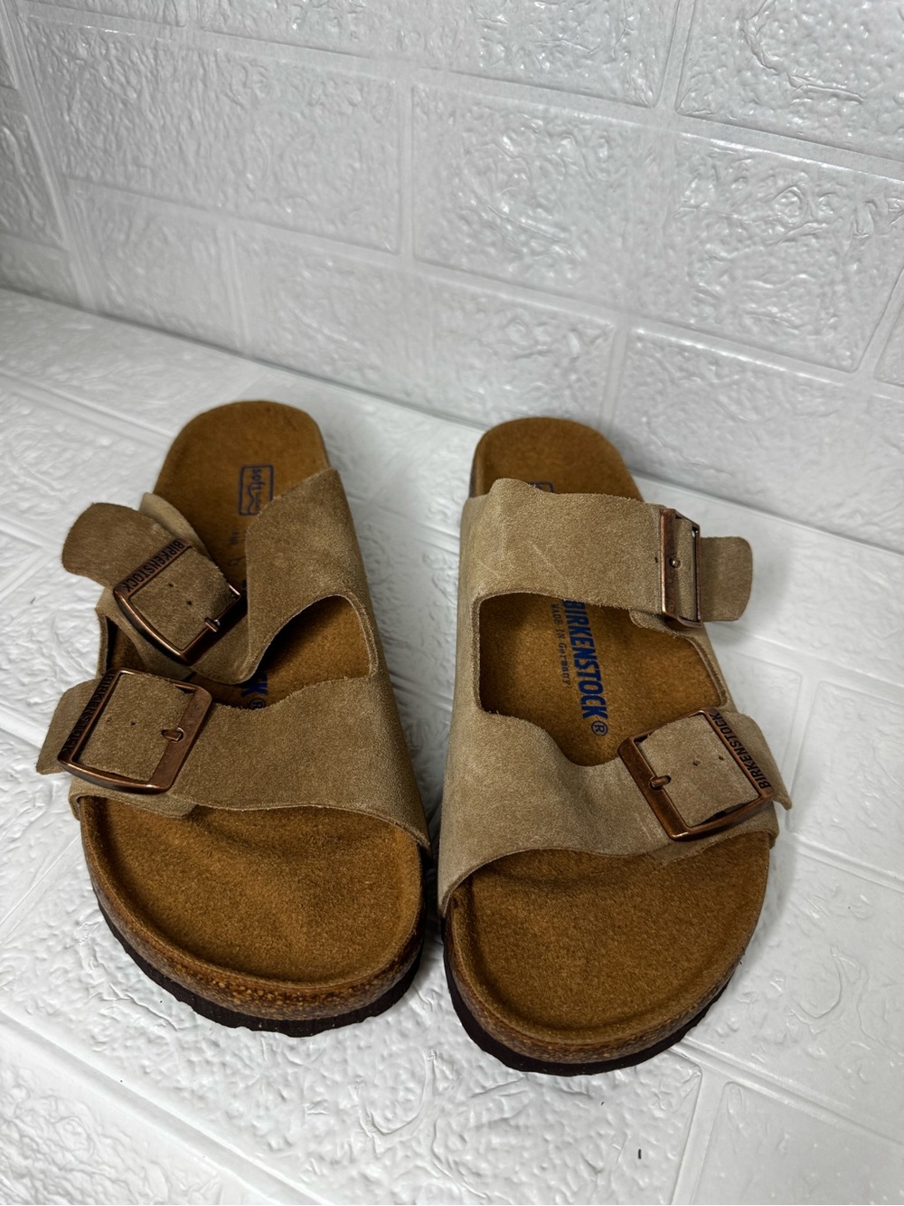 Birkenstock  women’s Arizona Suede Sandals in Light Brown